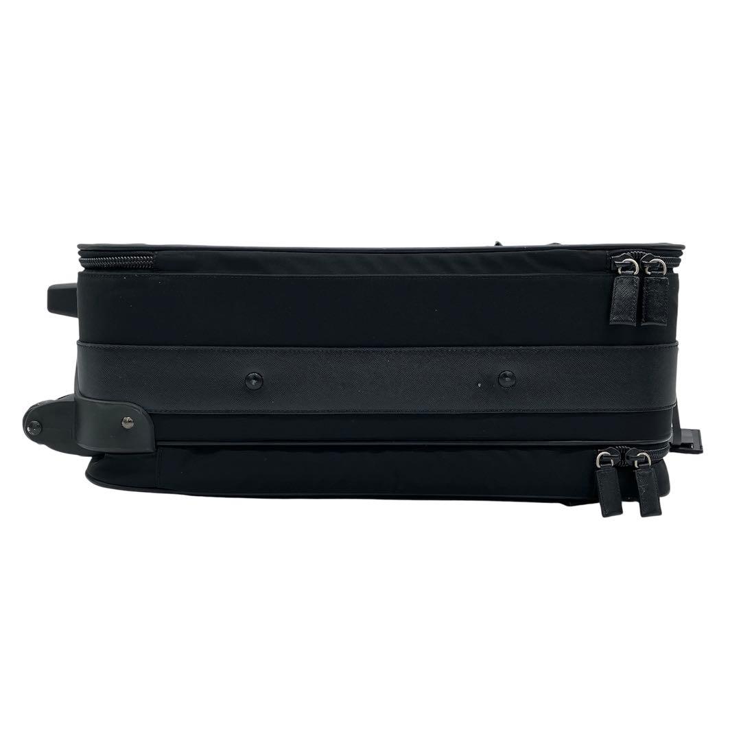 【PRADA】キャリーケース　スーツケース　三角ロゴプレート　ナイロン　黒色