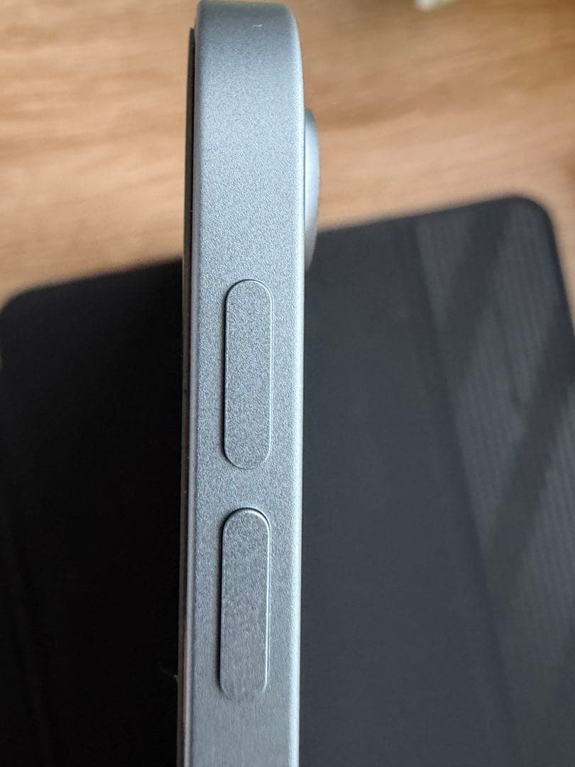 iPad AirM2 11インチWi-Fiモデル128GB 本体+ケース等おまけ