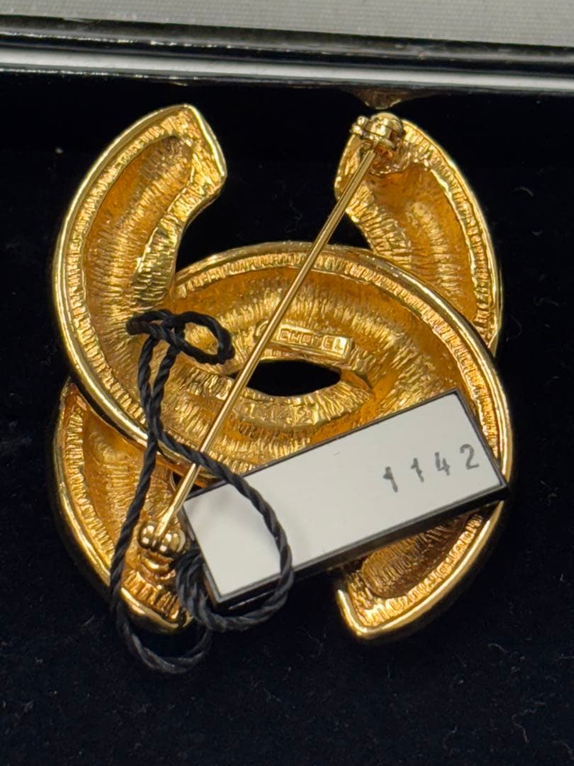 リ*ン様 シャネル ココマーク マトラッセ ブローチ 1142