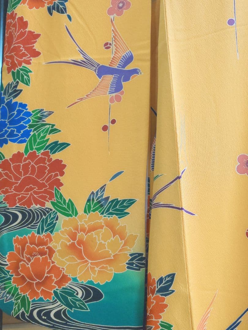 華やかなひ振袖 花柄・鳥柄、