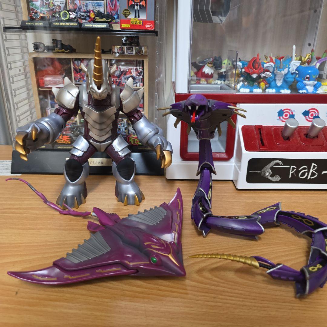 装着変身　ミラーモンスターズ　EX　ジェノサイダー