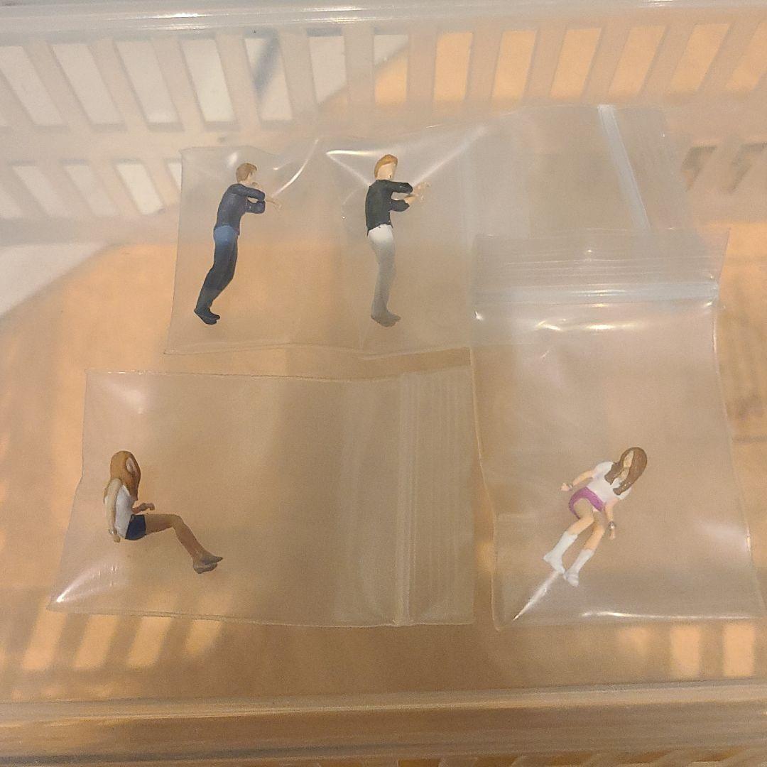 フィギュア / 男女4体 セット / 1/64 サイズ