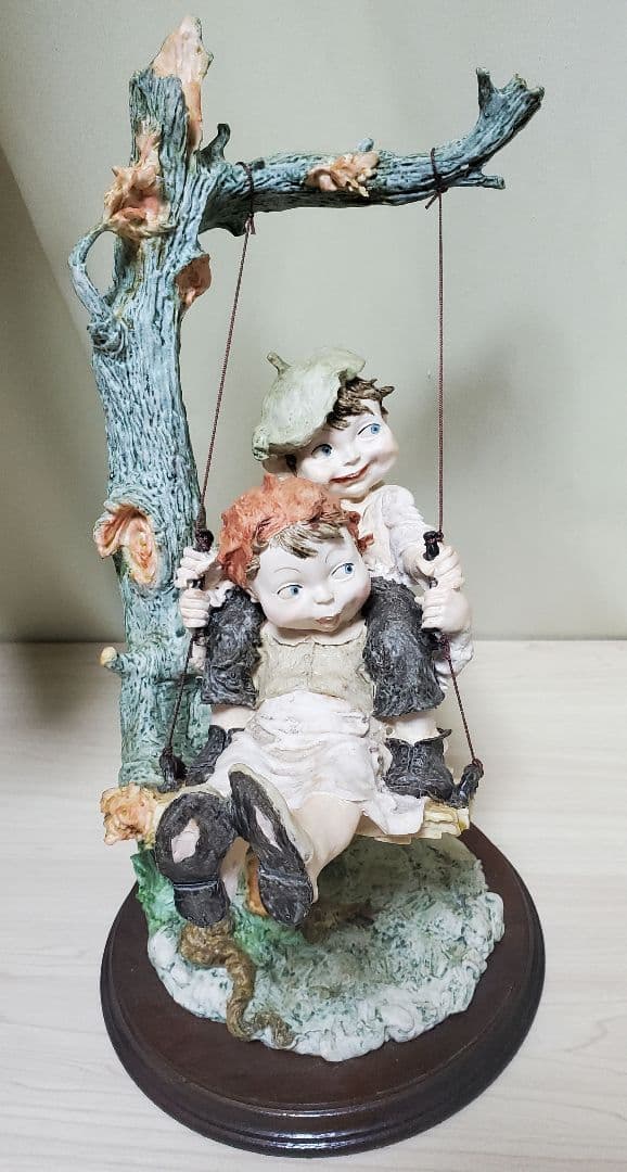 大特価 半額以下 超特価! レア 貴重 ブランコに乗る子供 置物 陶器