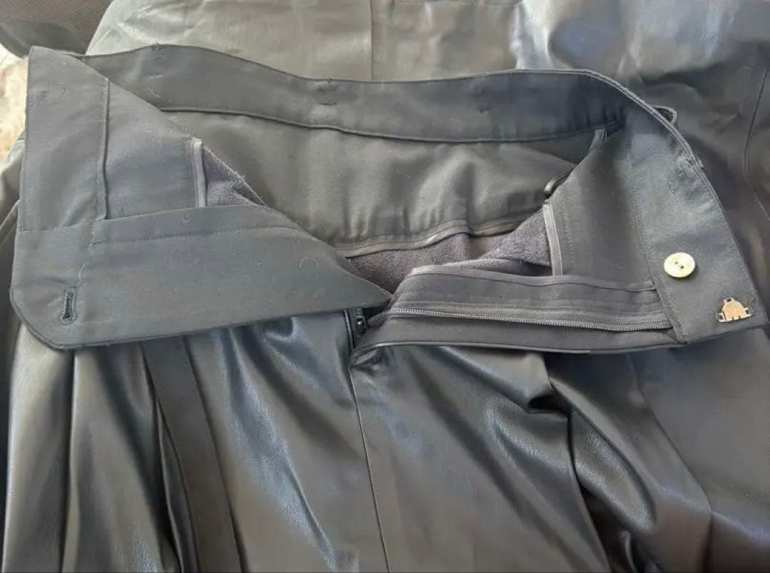 アドーアADORE フェイクレザー バルーンっぽいスカート