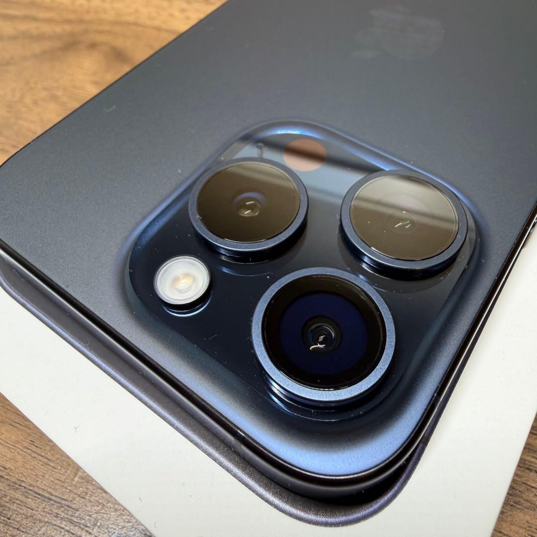 Apple iPhone 15Pro 256GB ケース付き