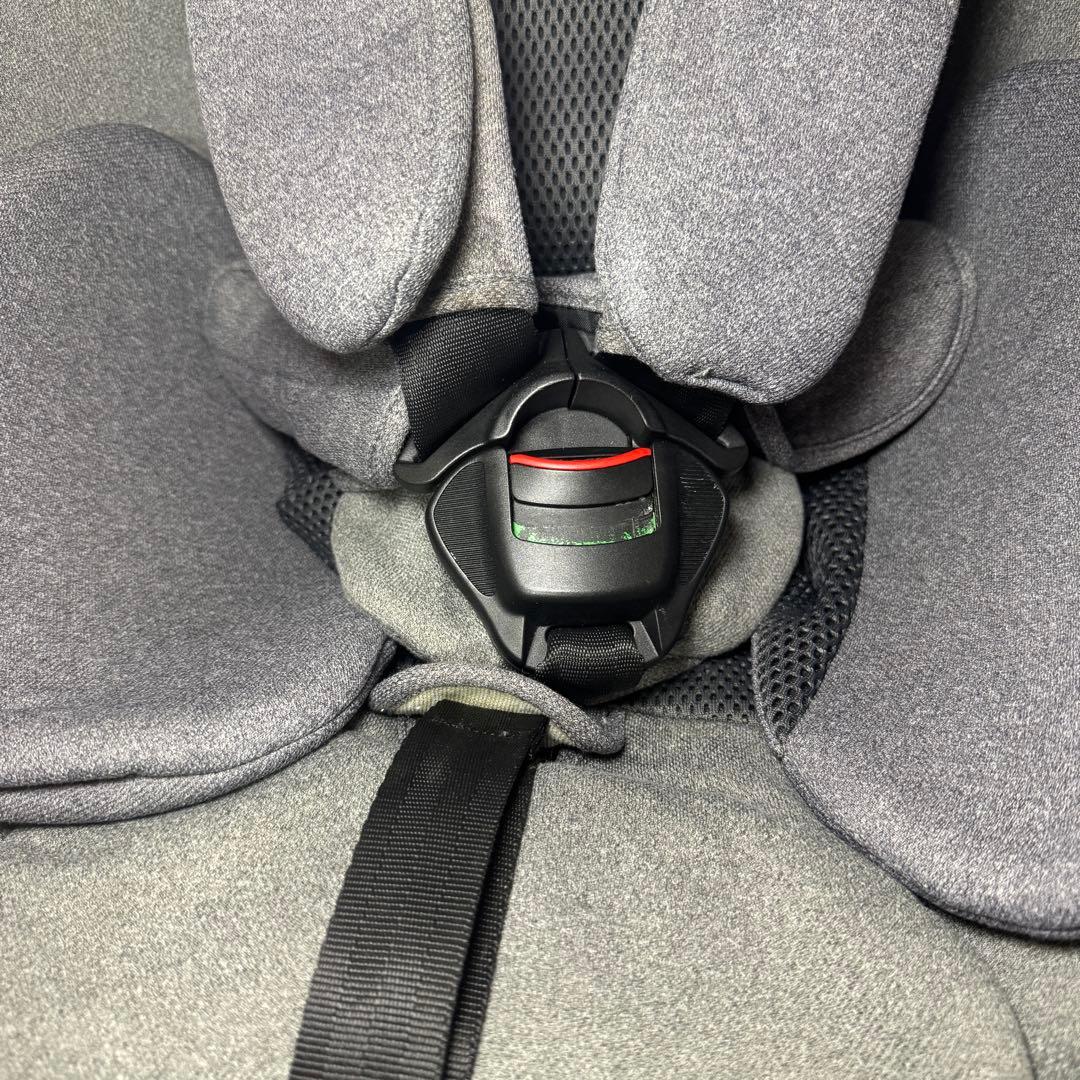 エールべべ　クルット4s プレミアム　グレー　新生児対応　チャイルドシート