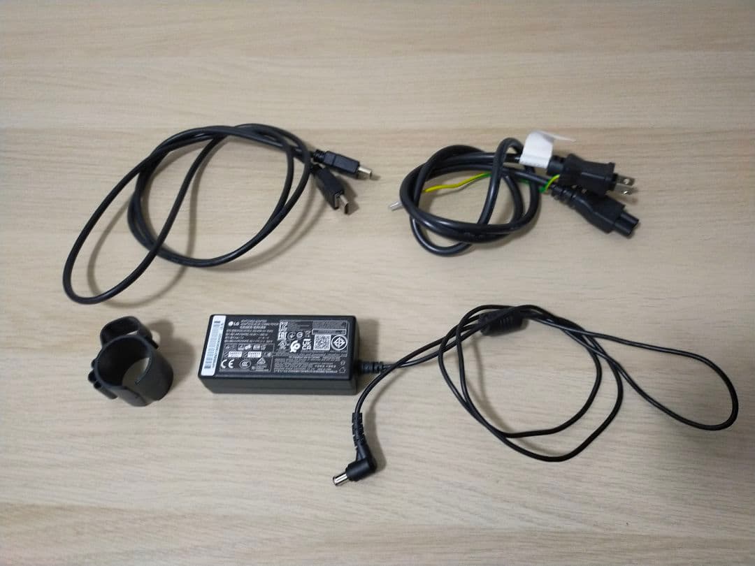 LG ワイドモニター ディスプレイ 32/31.5インチ 美品 保証書つき