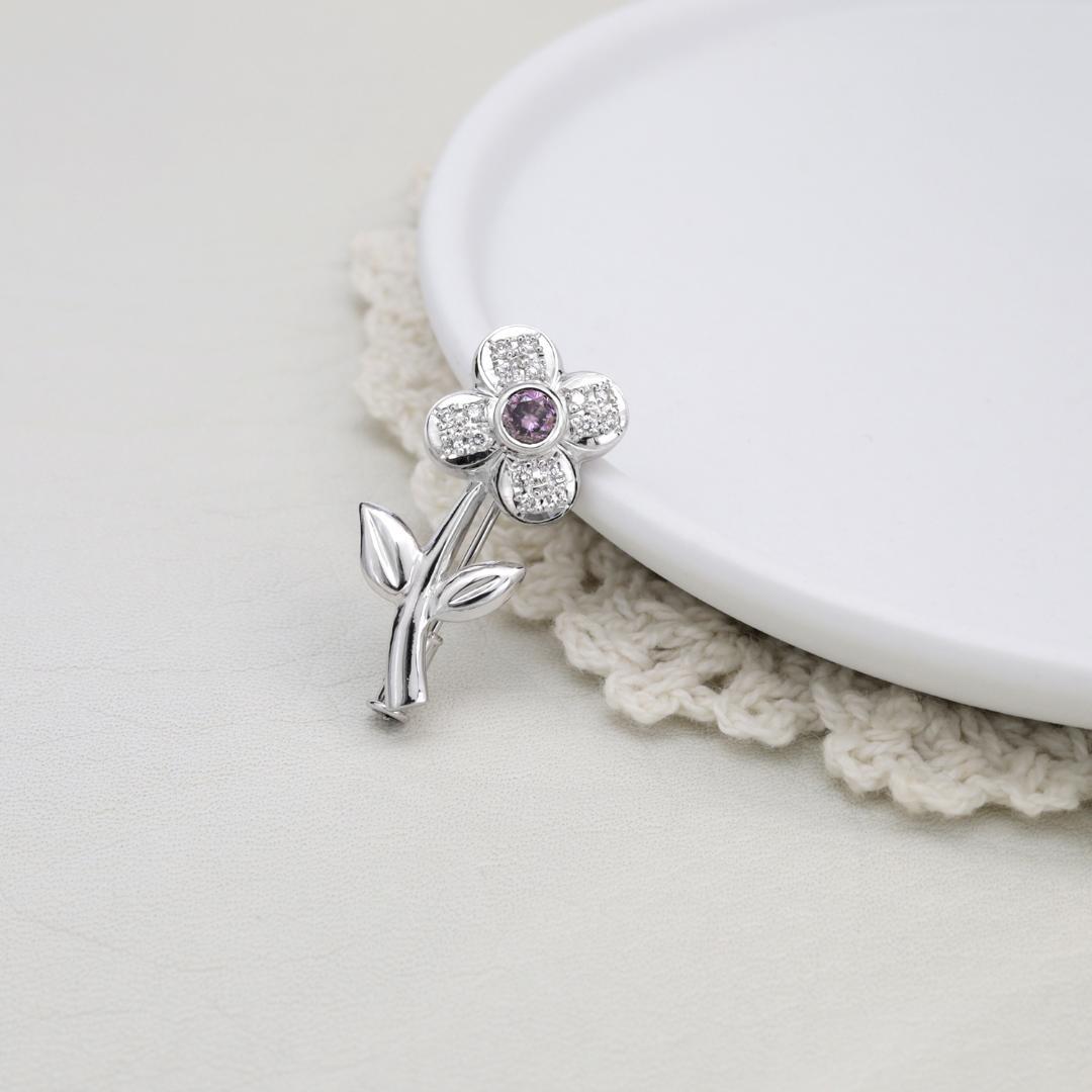 ピンクダイヤとダイヤの4枚花びらモダンなブローチ　Pt900