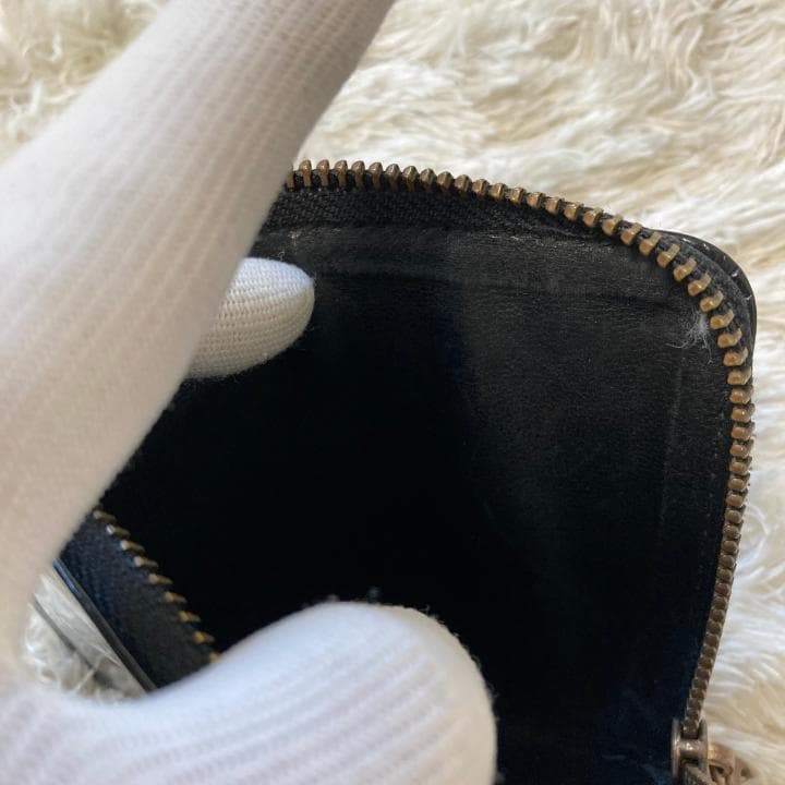 【コムデギャルソン】 ポルカドットエンボスL字ラウンドファスナー財布・ブラック黒