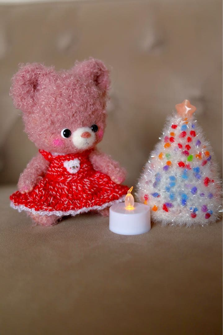 イルミネーション クリスマスツリーとアースカラーのクマちゃん