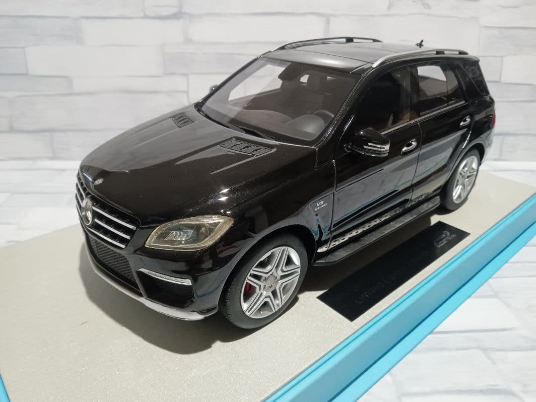 1/18 メルセデス・ベンツ　ML63AMG　ミニカー　ブラック