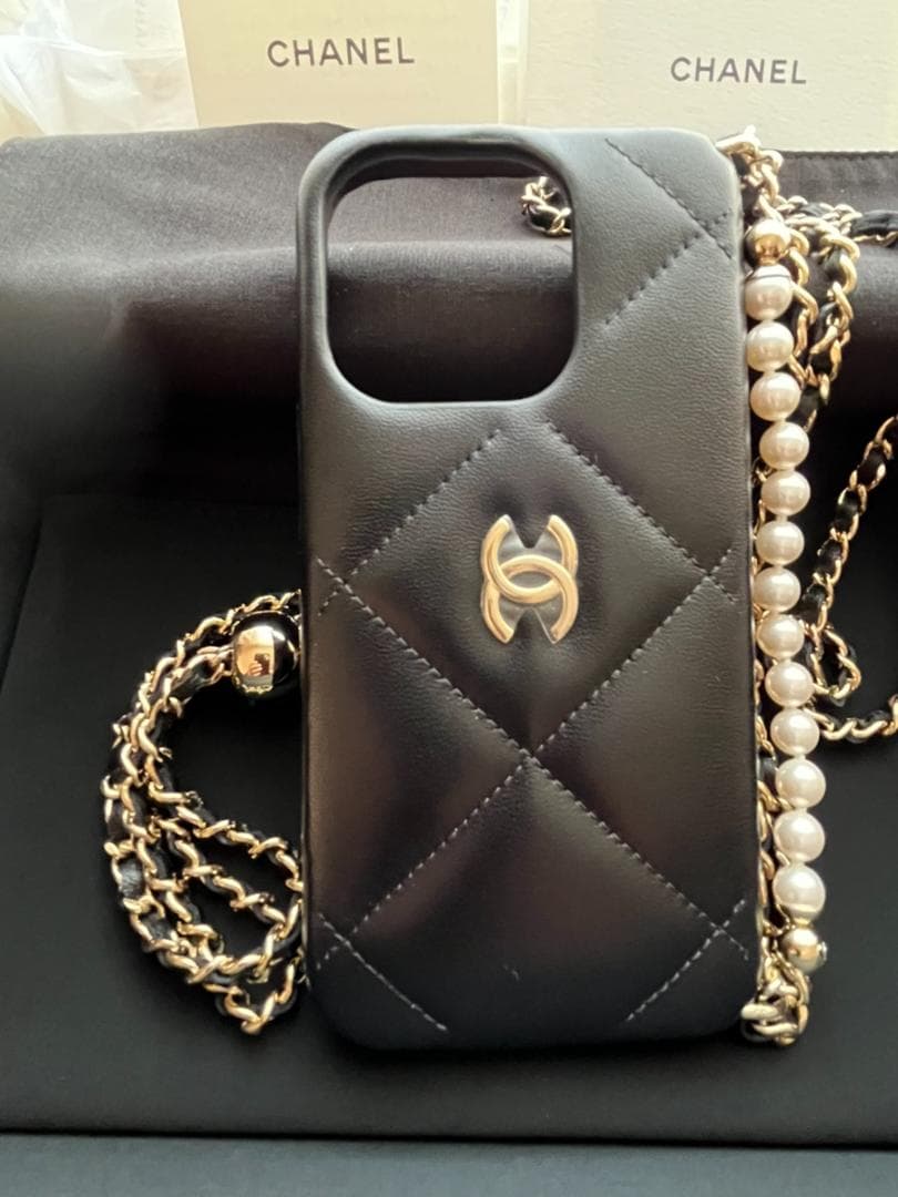 新品未使用 ★CHANEL★チェーン クラッチ iPhone 15Pro ケース