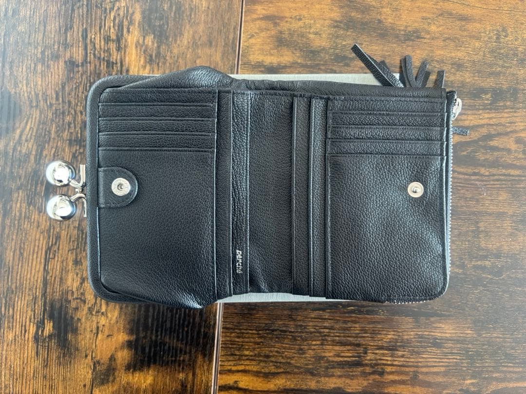 perche（ペルケ）　マルチスタッズがま口二つ折りウォレット （BK）