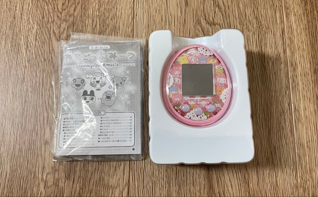 たまごっちみーつ　サンリオ　ピンク キャラクター柄