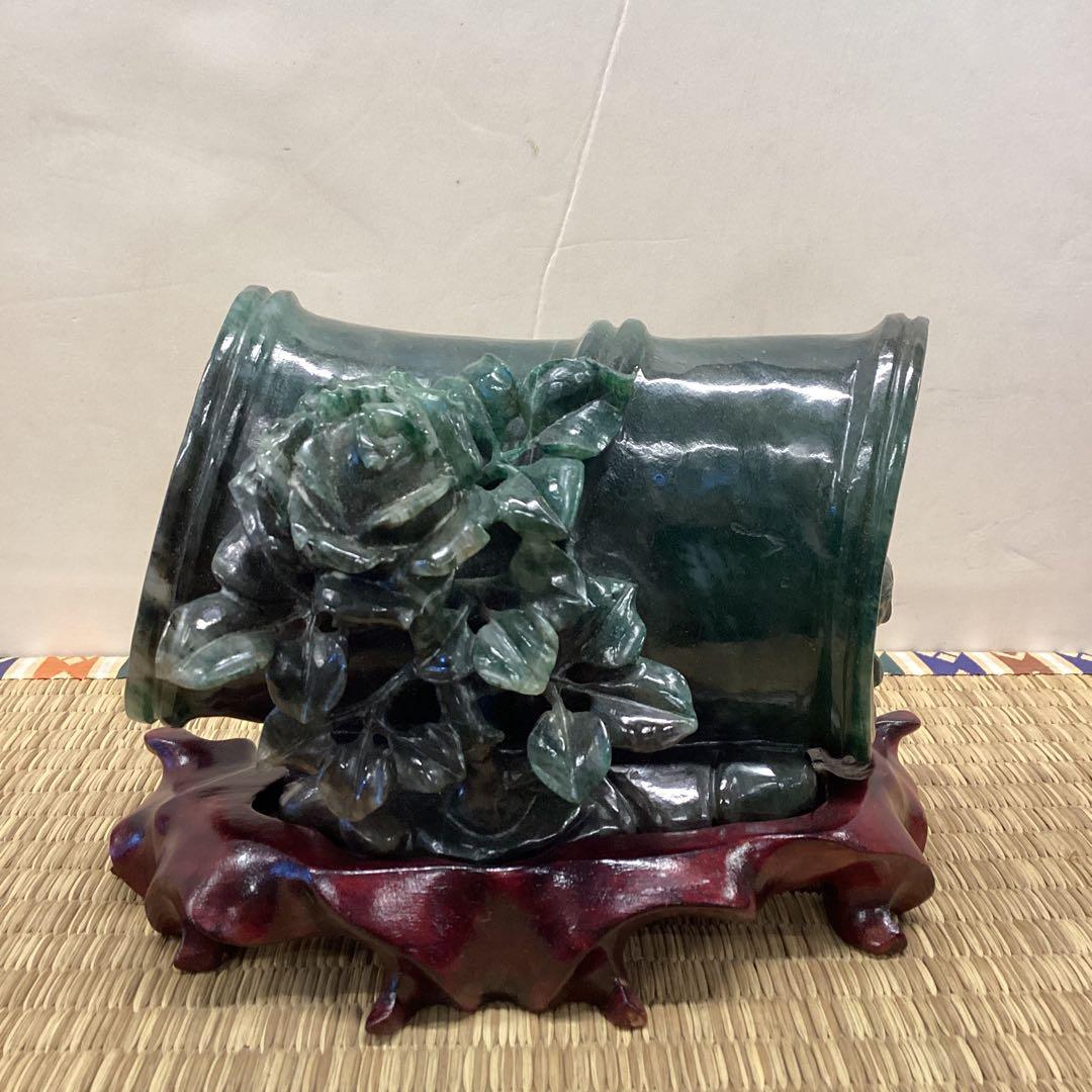 翡翠 バラ彫刻 置物 木製台座付き［あずま］