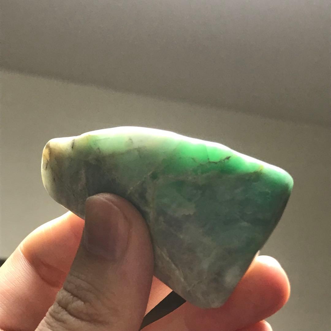 糸魚川翡翠　美石　明るく鮮やかな翠　金山谷　108g