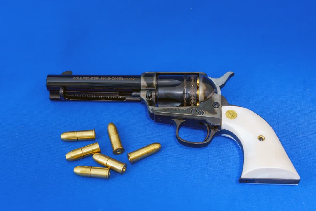 モデルガン　コルトフロンティアシックスシューター