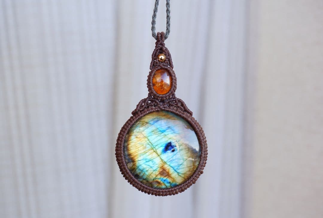 マルチカラーラブラドライト　オレンジカイヤナイト　マクラメ　ネックレス