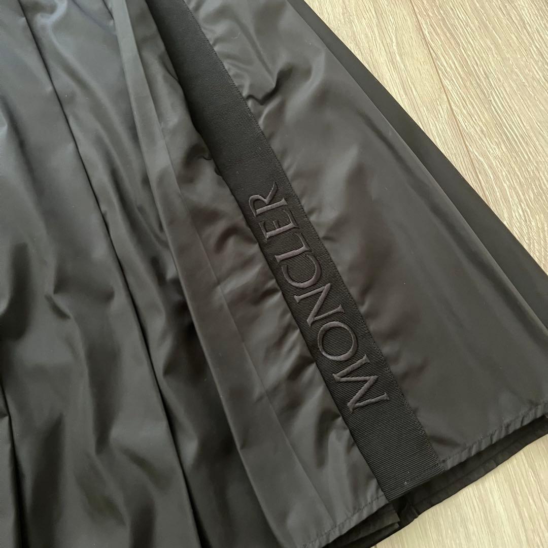 モンクレール　プリーツスカート