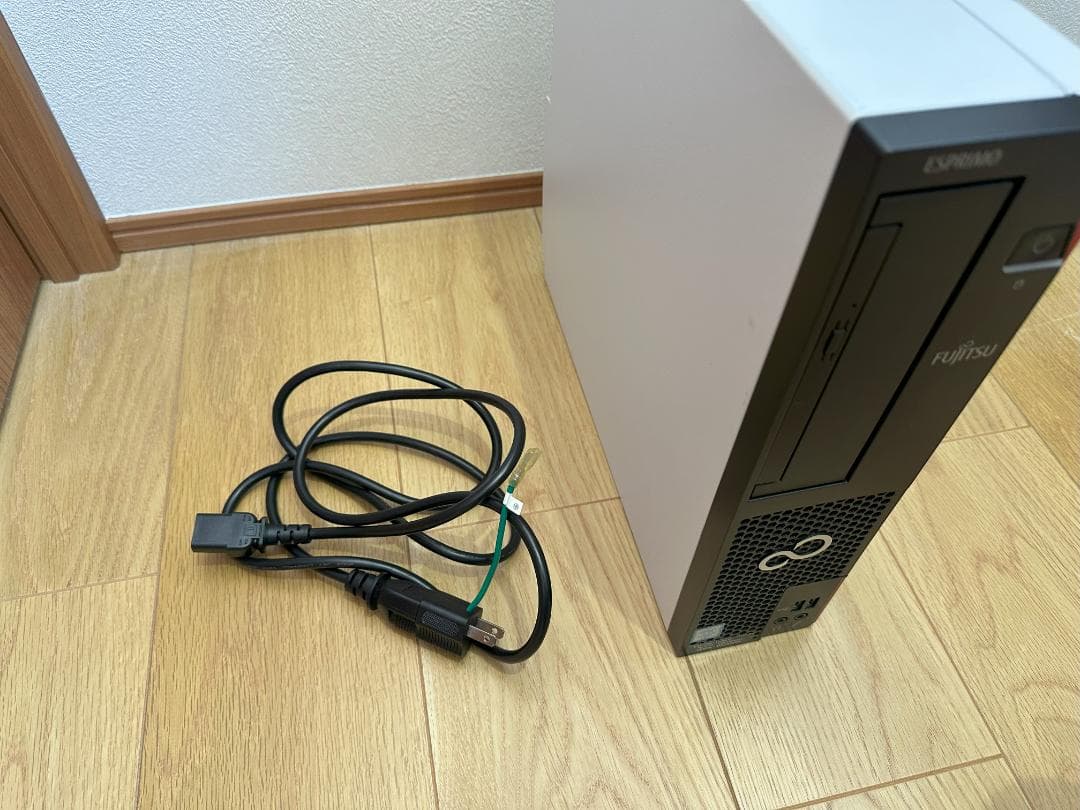 富士通　ESPRIMO i7-6700 SSD スリムデスクトップパソコン