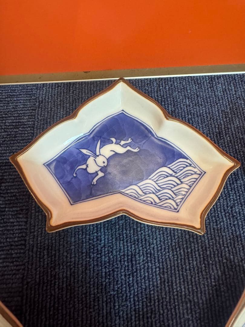 1892 宮内庁御用達『十四代 辻常陸』　辻製　染付兎文　変形皿　5客