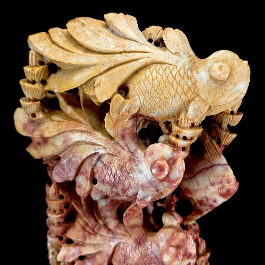 中国古美術　唐物　寿山石　細密彫刻像　金魚置物　高さ19.5cm