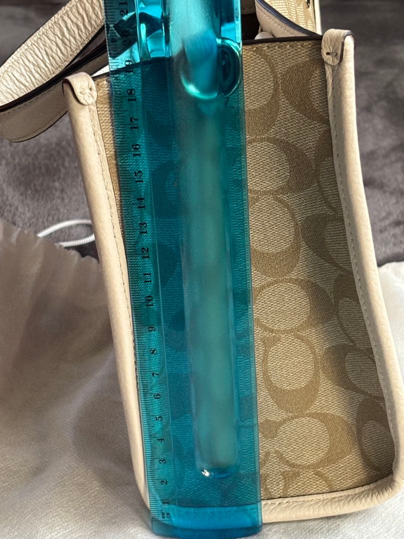 COACH ベージュ キャンバス ショルダーバッグ　アウトレット