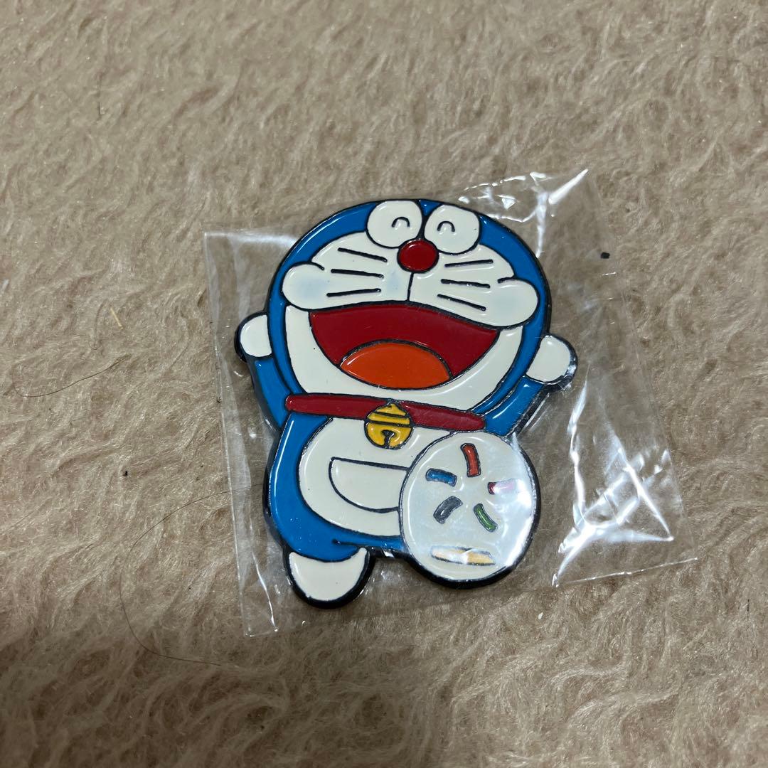 ドラえもん 笑顔のピンバッジ