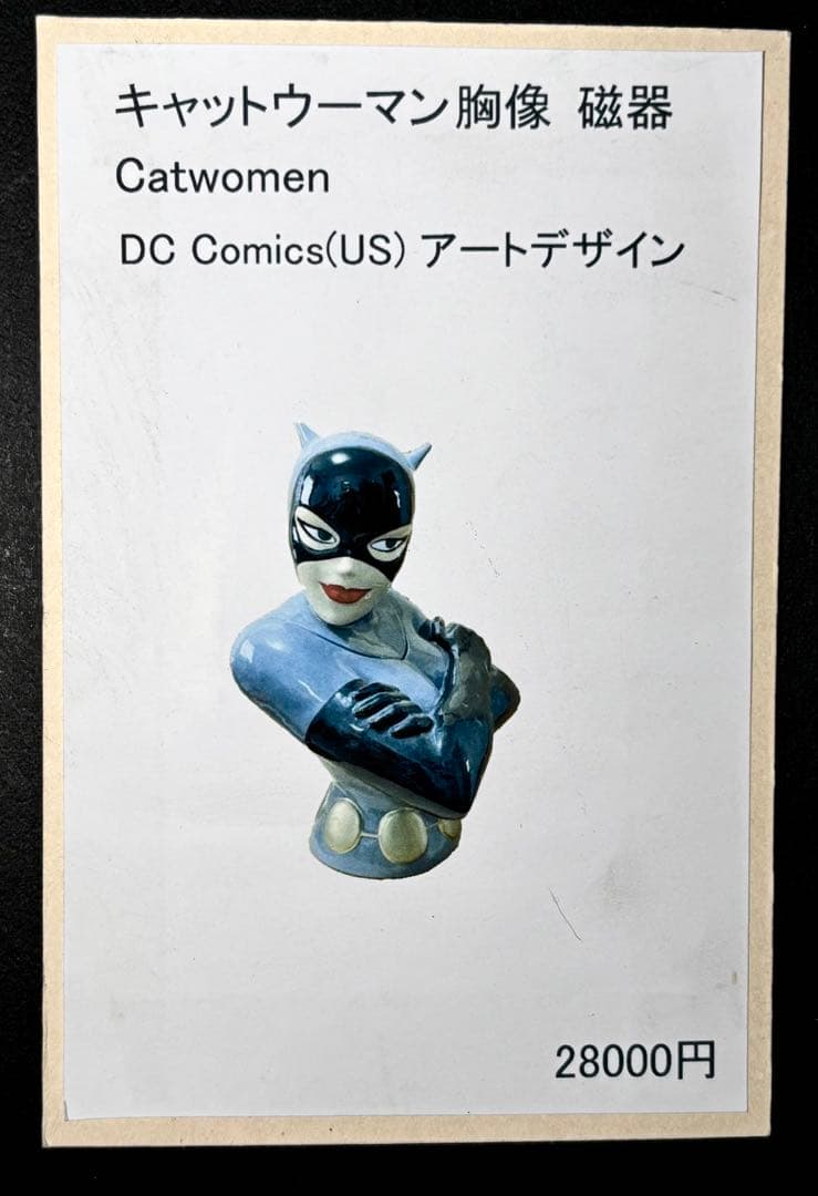 キャットウーマン胸像（磁器）ミッキーマウス置物（木製）