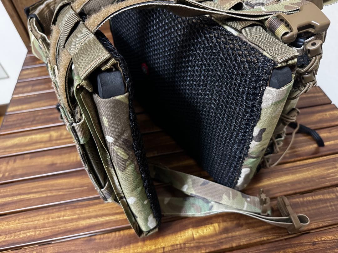 田村装備開発　UCR プレートキャリア マルチカム