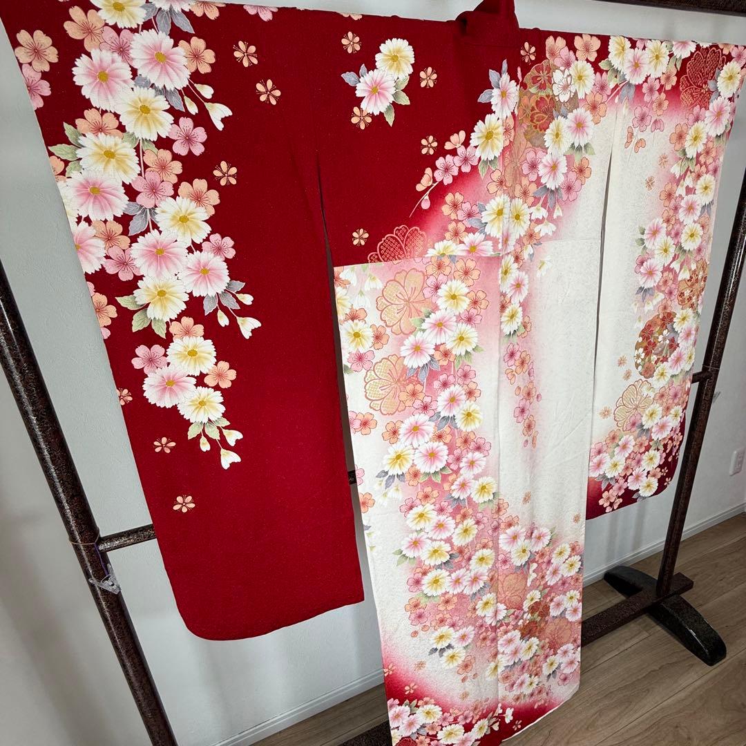 超美品　正絹　現代振袖　成人式　着物　162㎝　紅　赤　白　金糸　刺繍　花柄