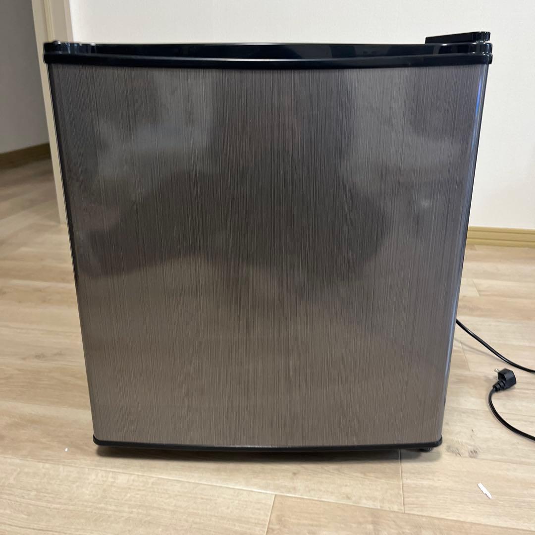 シルバー ミニ冷蔵庫 調整可能棚付き