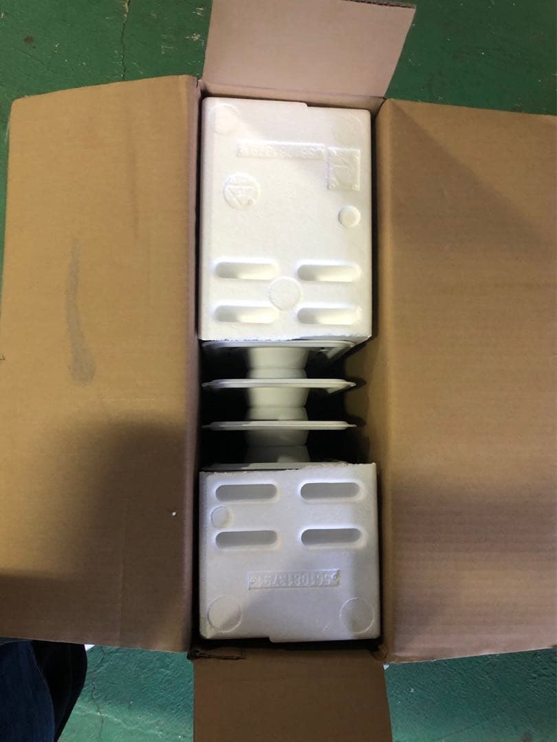 【未使用品】デロンギオイルヒーター　RHJ21F0812-WH