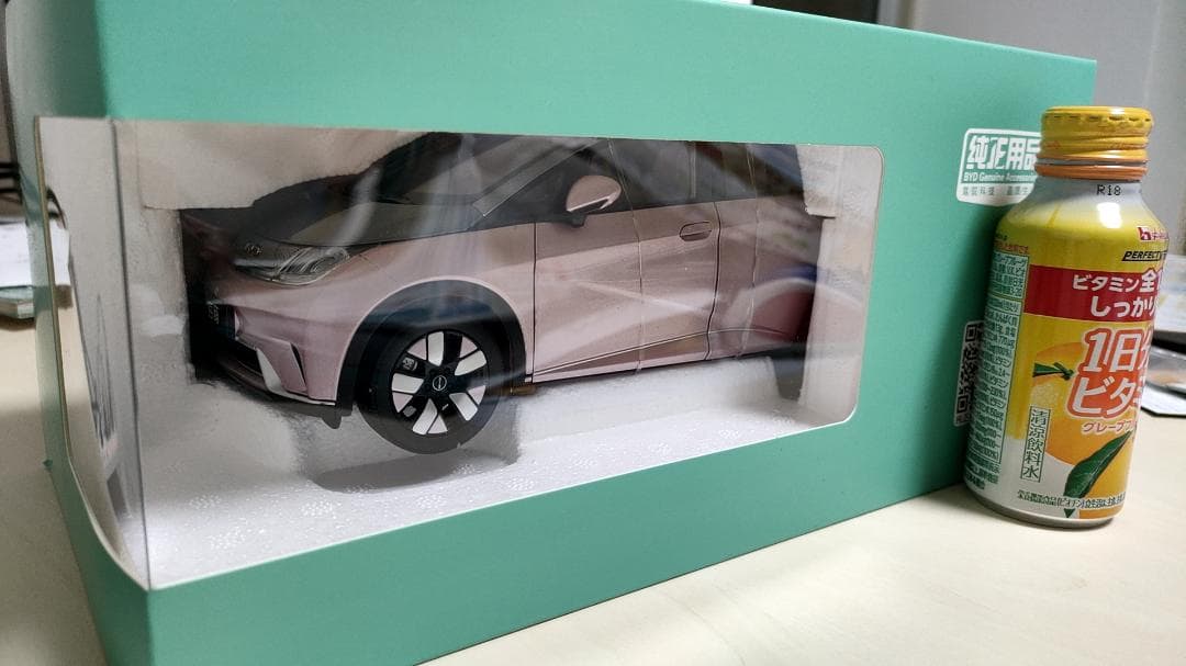 BYD DOLPHIN 非売品 ミニカー 1/18　未開封品