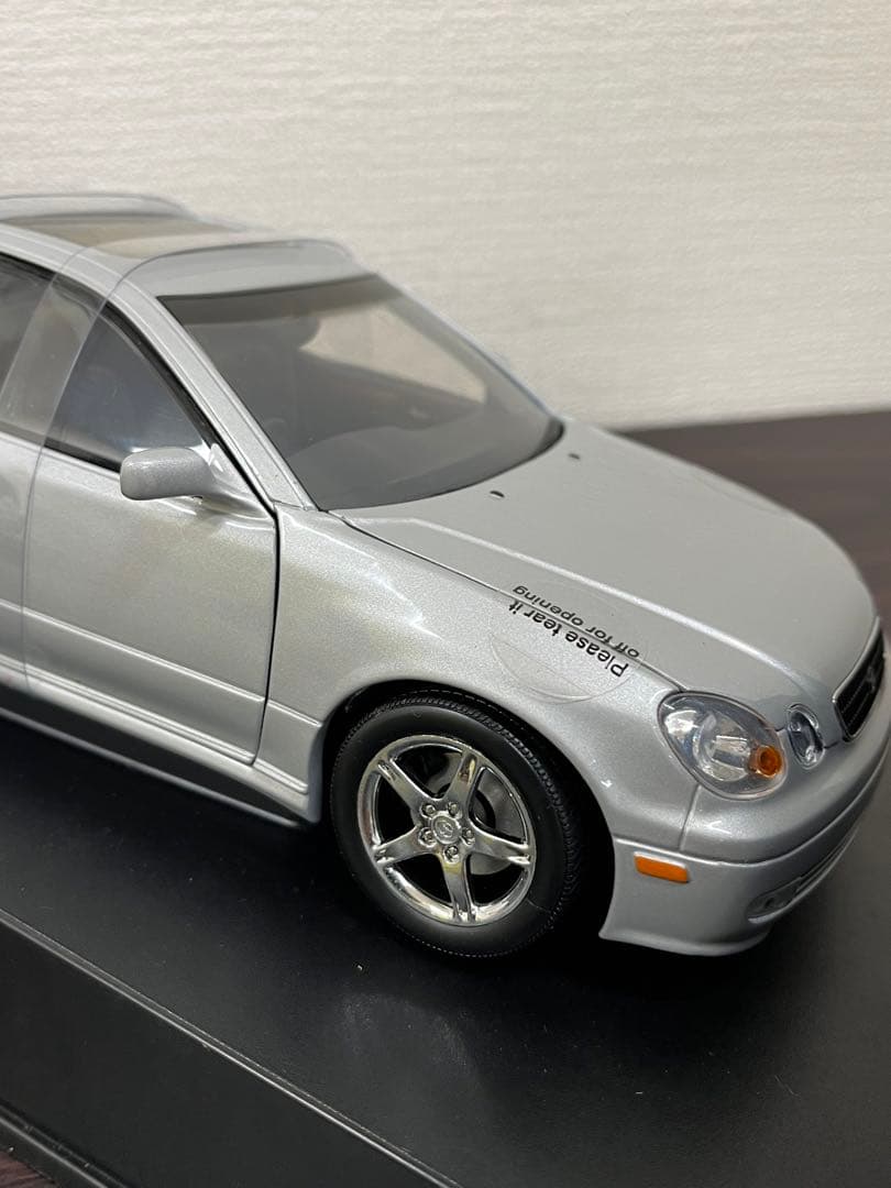 オートアート1/18トヨタ アリスト シルバー