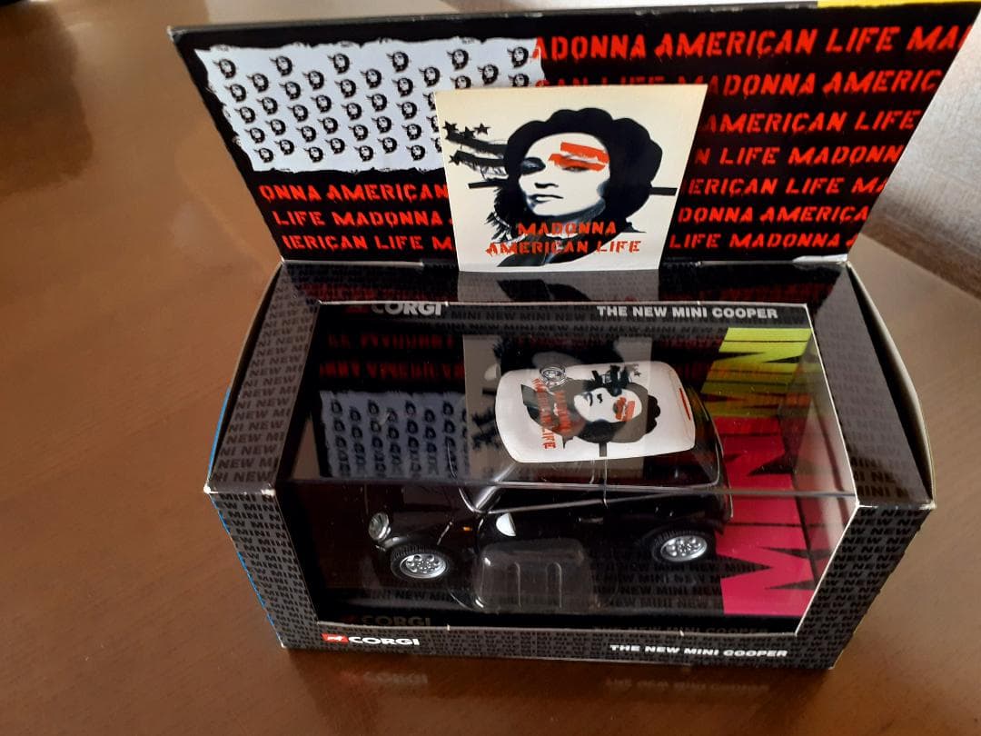 マドンナ　 American Life 　Corgi製　Mini Cooper