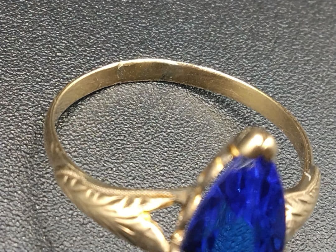 ​【昭和レトロ】K18 ブルー合成石 彫金 透かし ヴィンテージリング 指輪