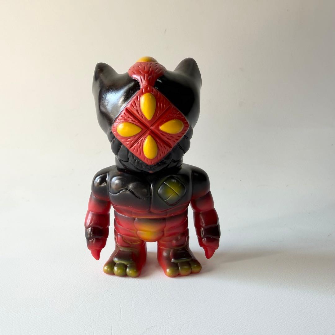 リアルヘッド　ジンジャーR　ミニ　ソフビ　フィギュア　赤　黒