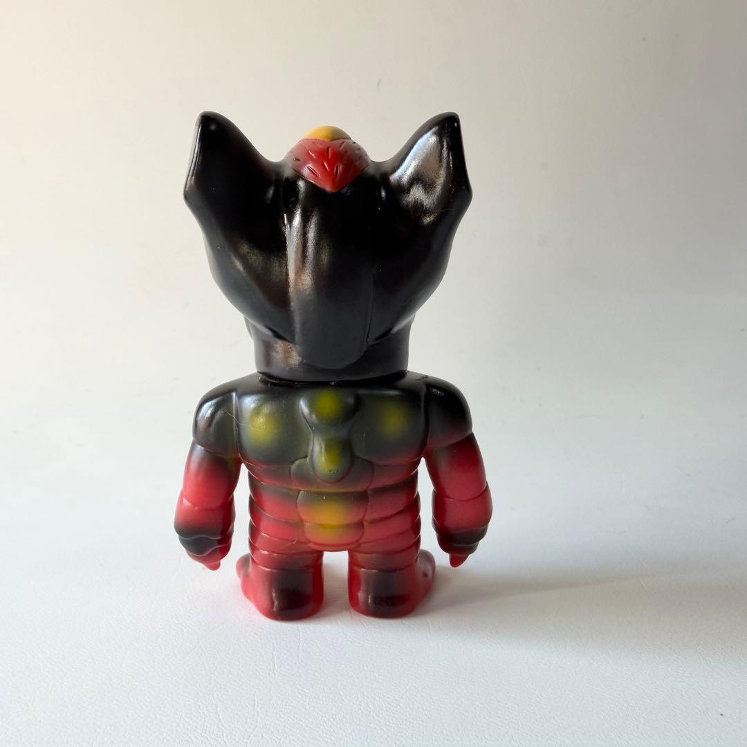 リアルヘッド　ジンジャーR　ミニ　ソフビ　フィギュア　赤　黒