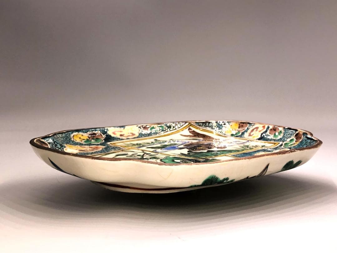 【 古九谷色絵木瓜型中皿 】　岩牡丹・鯉魚・雲文　折鶴若松図　角福印　江戸時代