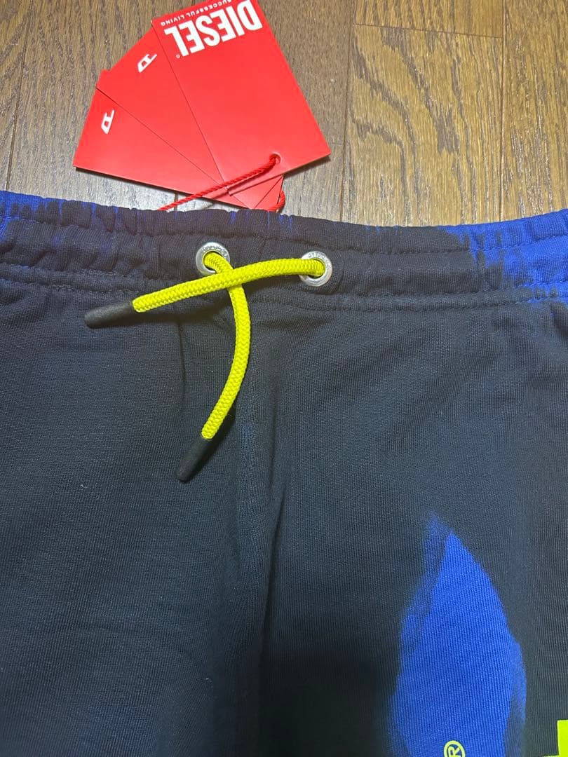 新品タグ付き★ディーゼル★トレーナーとパンツ2点セット8Y