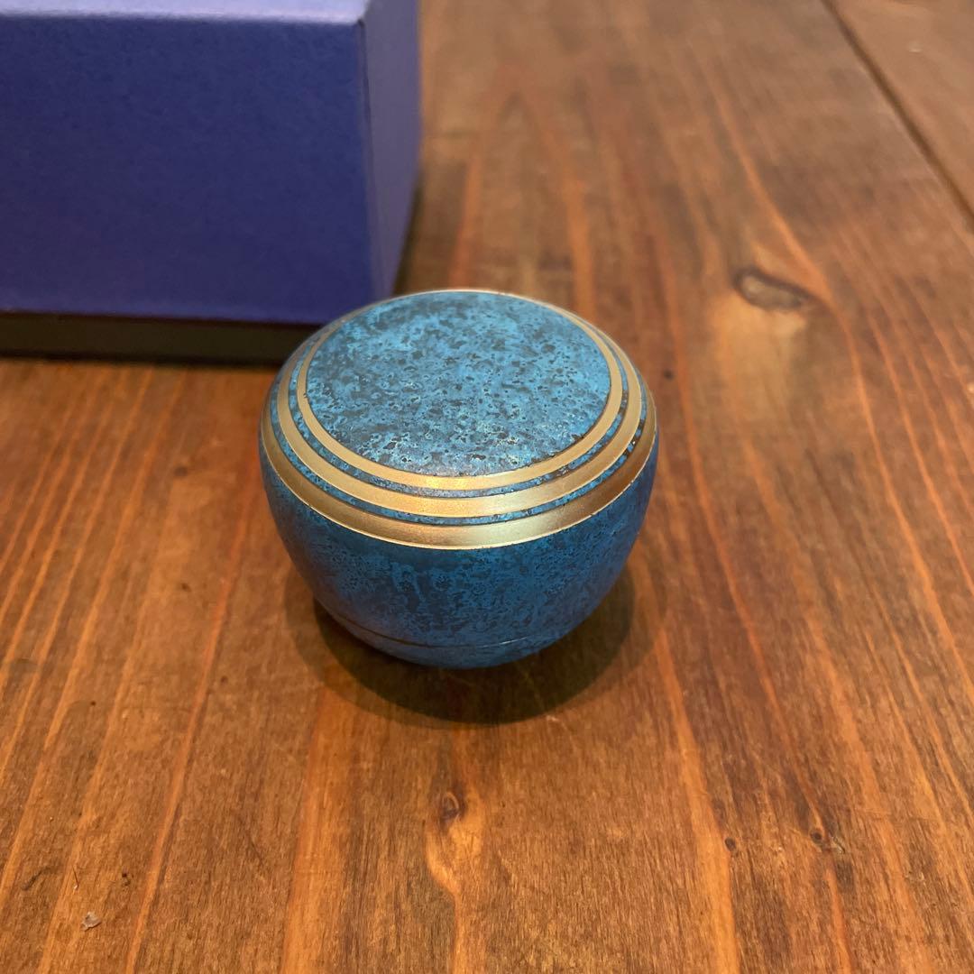 美品　グッドデザイン　金属製　メモリアルボトル　カナタ　青銅色　重厚感ある　骨壷