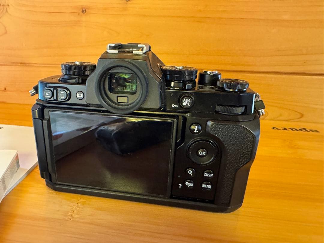 Nikon Zfcミラーレスカメラ本体(純正グリップ付)とおまけ