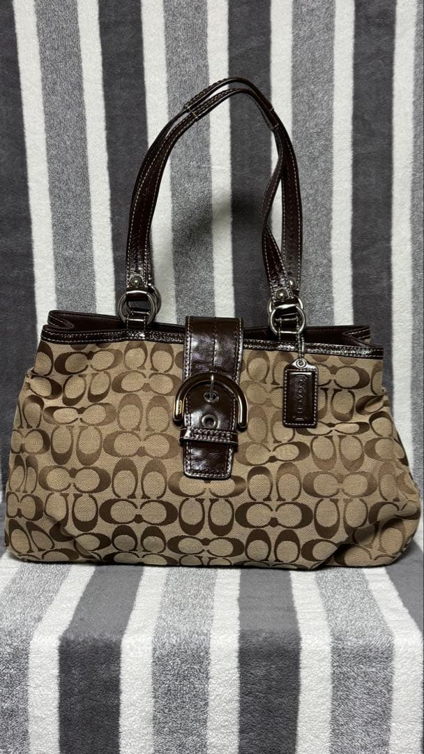 Coach ブラウンロゴハンドバッグ