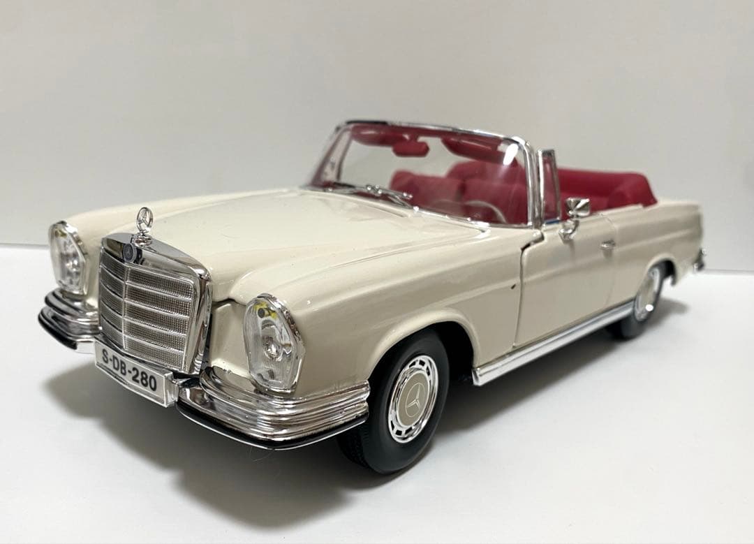 レア！　絶版　1/18 ミニカー　メルセデスベンツ　　280SE オープンカー