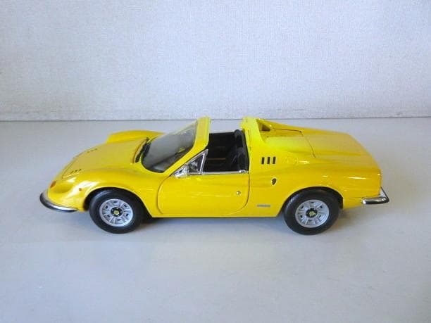 特価 HotWheels 1/18 フェラーリ Dino246GTS イエロー②
