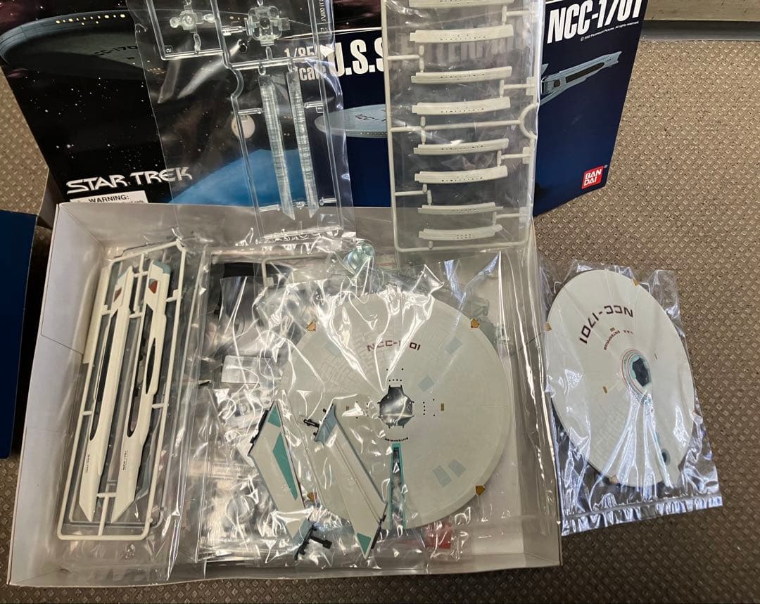 1/850 スケール U.S.S. ENTERPRISE NCC-1701