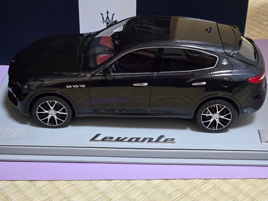 200台限定シリアルナンバー入りBBR製 マセラティ レヴァンテ 1/18
