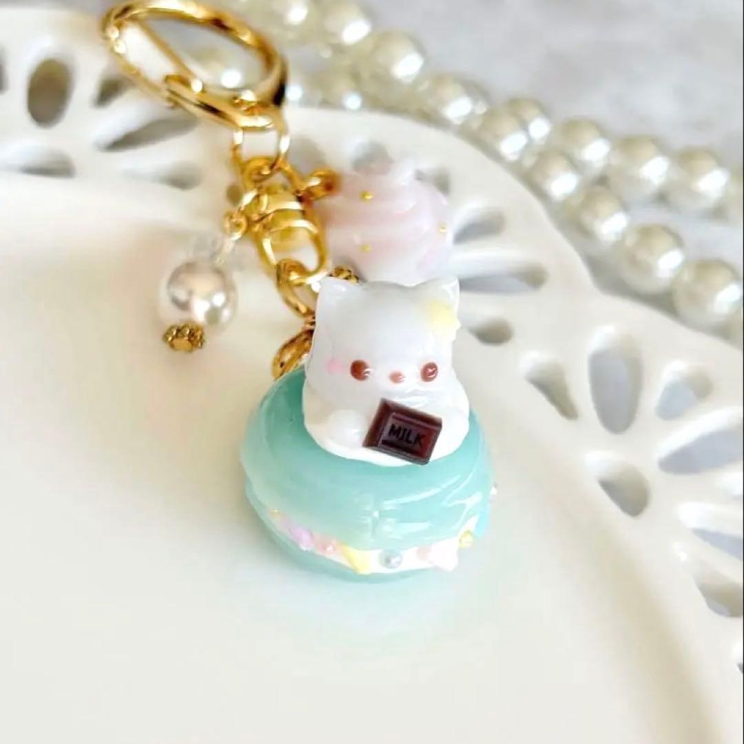 猫　マカロン　フェイクスイーツ　キーホルダー　グリーン　シェイカーキーホルダー