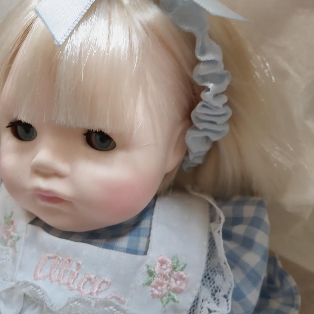人形　コレクションドール　水色系